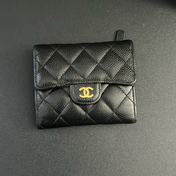 Chanel compact trifold wallet - Picture 1 of 11